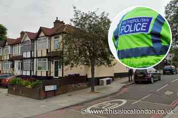 Police called to 'abduction attempt' in Colliers Wood