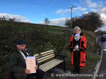 'Waving man' Tommy honoured by the town's mayor