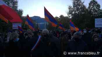 Grenoble : 150 à 200 personnes manifestent en soutien à l'Arménie - France Bleu