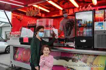 Oliebollenkraam vat post langs N9: “<B>Ik hoop straks weer op een kermis te staan”</B>