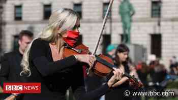 More calls for help for arts freelancers who 'face using food banks' - BBC News