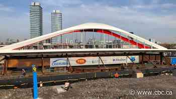 Cherry Street North Bridge arrives in Toronto after journey on barge from N.S. - CBC.ca
