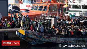 Canary Islands sees 1,600 migrants arrive over weekend