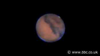 Student ‘blown away’ after capturing Mars from garden