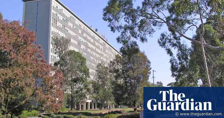 Victoria coronavirus disruption causes leap in university applicants citing 'difficult circumstances'