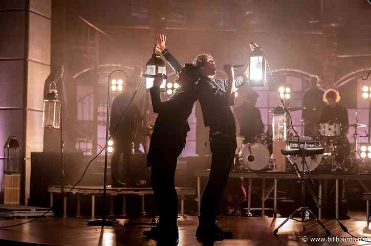 For King & Country Snare No. 2 Debut on Top Christian Albums Chart With ‘A Drummer Boy Christmas’
