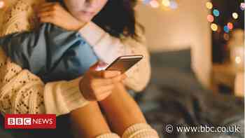 Instagram: New tools to ban self-harm and suicide posts