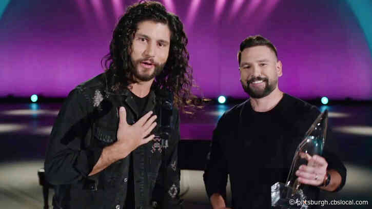 Dan + Shay Win 2020 CMA Vocal Duo Of The Year Award