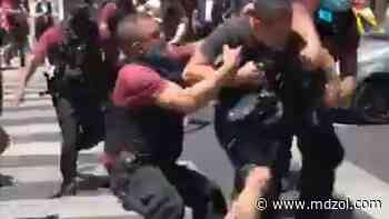 Video: brutal agresión policial contra manteros en Buenos Aires - MDZ Online