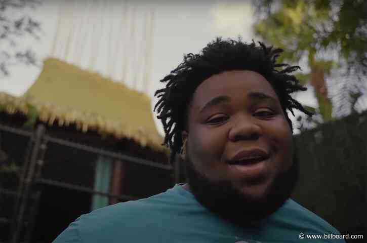 Rod Wave Hustles & Hunkers Down With Family & Friends ‘All Week’ in New Video