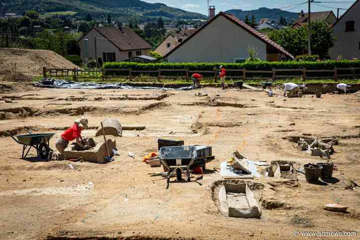 Rare Roman Vase Found at Ancient Grave Site in France