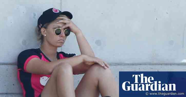 Australia's Ash Gardner suffers concussion scare in Sydney Sixers' loss