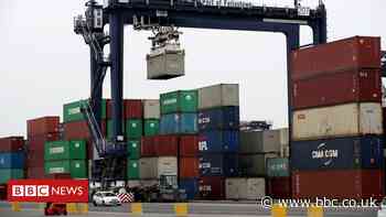 Felixstowe Port in 'chaos' as Christmas and Brexit loom