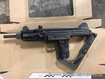 Police find Uzi in South London search of parked car