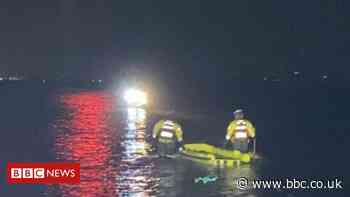 River Roe: Four men and three dogs rescued