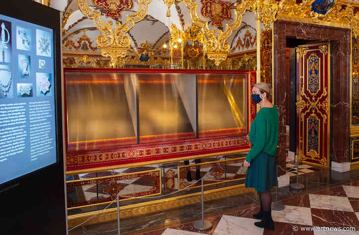 Authorities Make Arrests in $1.2 B. Dresden Jewel Theft