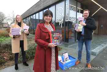 Schrijfster Kristien schenkt 155 boeken aan kinderen van derde leerjaar: “Lachen is in deze tijden echt nodig” - Het Nieuwsblad