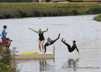 Derde keer goede keer: zwemmers mogen kanaal induiken - Het Nieuwsblad