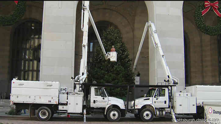 Santa Claus Helps With Downtown Pittsburgh Christmas Tree Lighting