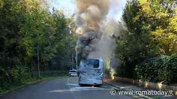 Incendio a Roma nord: bus Atac in fiamme, vettura era in servizio da 15 anni