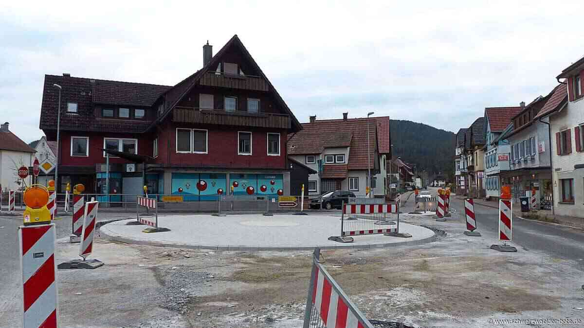 Baiersbronn: Am Kreisverkehr gehen Arbeiten in die Endphase - Baiersbronn - Schwarzwälder Bote