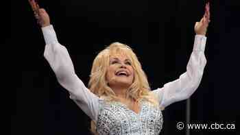 Dolly Parton adds pandemic hero to list of accomplishments