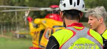 Scivola sull'erba e ruzzola lungo un pendio a 2 mila metri sotto gli occhi del padre, grave incidente in montagna per una 17enne - il Dolomiti