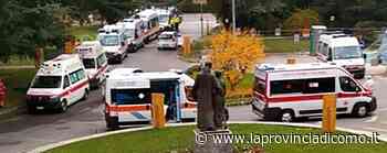 Erba Covid, posti esauriti in ospedale La colonna di ambulanze in attesa - La Provincia di Como