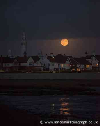 Lee Mansfield: Burnley-based photographer's latest work captures amazing full hunters moon