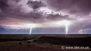 Australia drought: Capturing spectacular storms in the outback