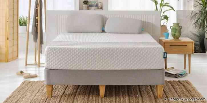 Save up to $500 on Leesa mattresses and get 2 free pillows now through December 7