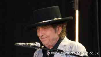 Bob Dylan papers, including unpublished lyrics, sell for nearly 500,000 dollars