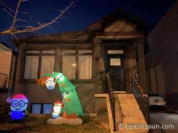 WATCH: Grinch caught on video stealing Christmas decorations from Toronto home - Toronto Sun