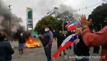 Comerciantes de Coronel y Lota cortaron el tránsito y realizaron barricadas demandando el levantamiento de la cuarentena y el restablecimiento del comercio - El Mostrador