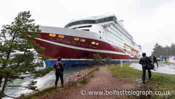 Ferry with hundreds of passengers onboard runs aground