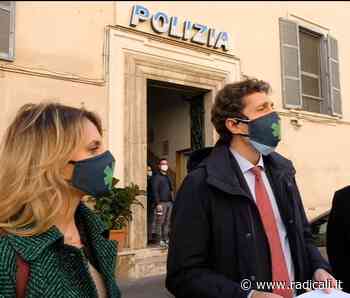 Cannabis, Magi si autodenuncia in questura: ceduta erba a malato - Radicali.it