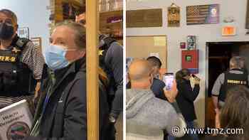 NY Authorities Try to Shut Down Biz Meeting, Chased Off by Anti-Maskers