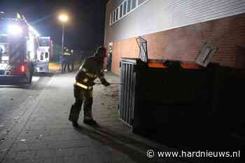 Brandweer blust brand in container, Bingerden Lelystad - Hardnieuws
