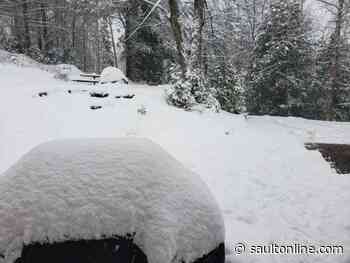 Environment Canada issues snowfall warnings as storm hits Ontario, Quebec