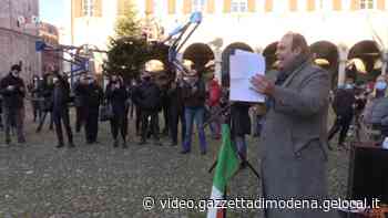 Modena, in piazza Grande la rabbia di ristoratori e partite Iva: 'Siamo disperati' - Gazzetta di Modena