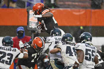 Browns survive without Garrett, down Eagles in steady rain