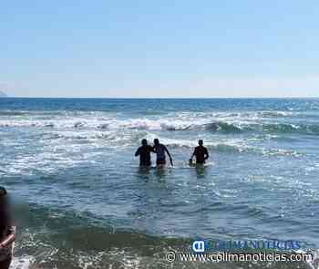 Rescatan a 3 personas en playa de Miramar - colimanoticias