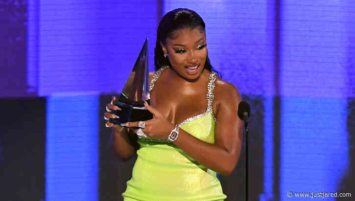 Megan Thee Stallion Wins Award, Performs 'Body' for First Time at American Music Awards 2020!