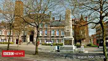 Pedestrian dies after being hit by bus in St Helens - BBC News