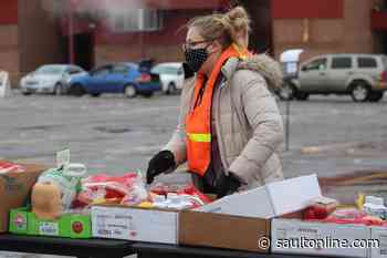 Giving Thanks Food Drive: Almost 375 families get to celebrate Thanksgiving