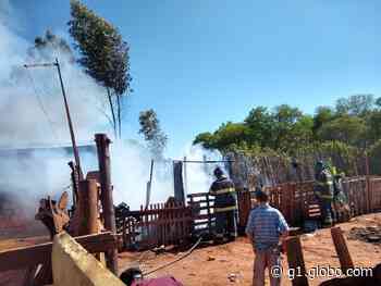 Incêndio atinge casa e mobiliza bombeiros em Ibitinga - G1