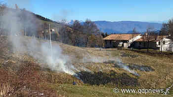 Dà fuoco all'erba di un prato nella zona di Malga Domion: intervento dell'Avab per spegnere l'incendio - Qdpnews.it - notizie online dell'Alta Marca Trevigiana