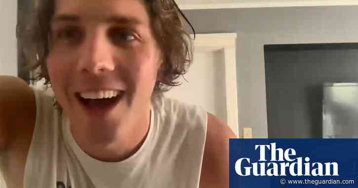 Director apologizes for unmuted critique of actor's apartment during audition