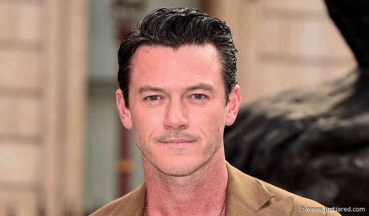 Luke Evans Zoomed In on His Shirtless Chest for Hot New Instagram Selfie!