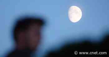 See the moon and a super bright Mars cozy up on Thanksgiving eve     - CNET